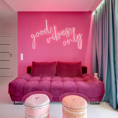 Zurawie Pink Port Before Party By Grand