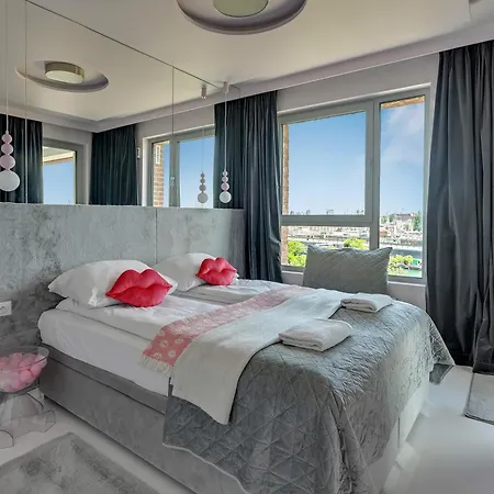 Zurawie Pink Port Before Party By Grand *