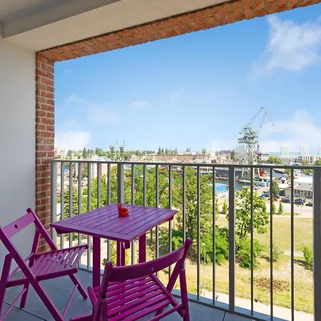 Zurawie Pink Port Before Party By Grand